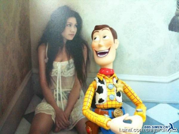 sexy-woody-toy-story-08.jpg